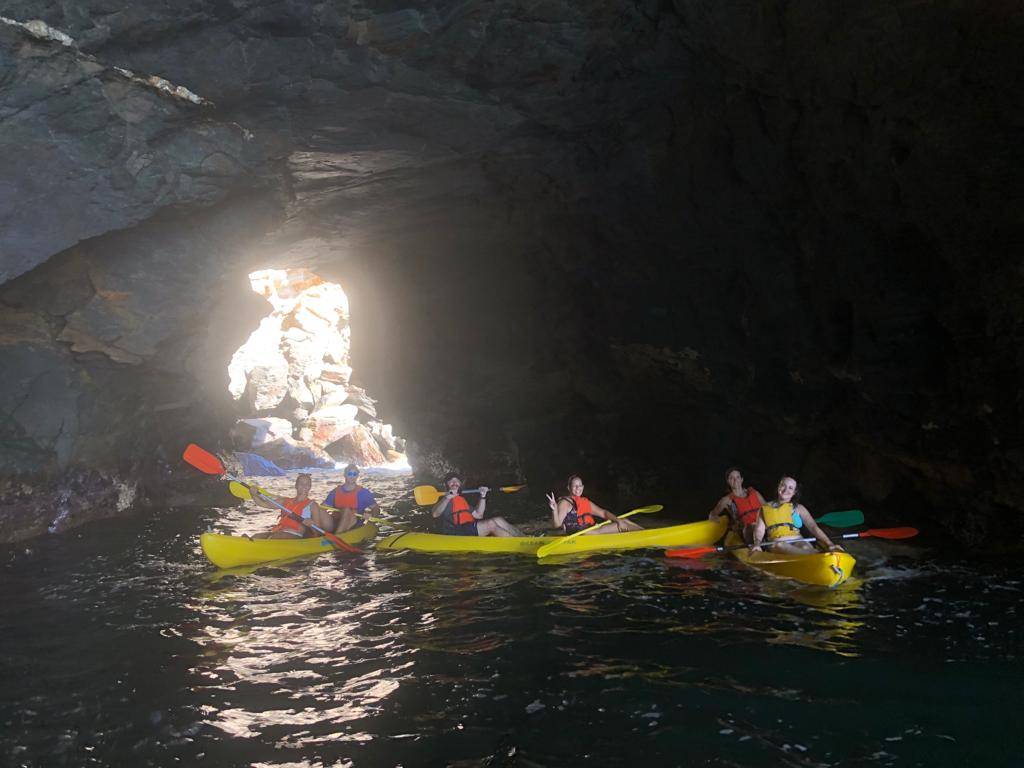 tour kayak en acantilados